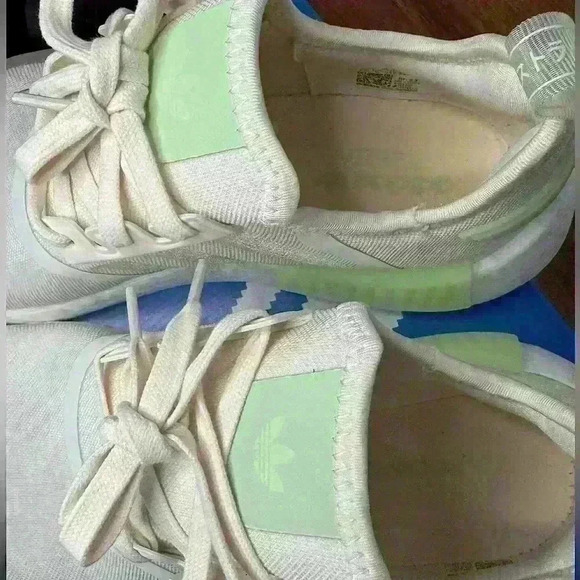 New Adidas Cream White / Semi Green Spark NMD_R1 SHOES IG8388 Running Size 7.5 - Picture 14 of 15